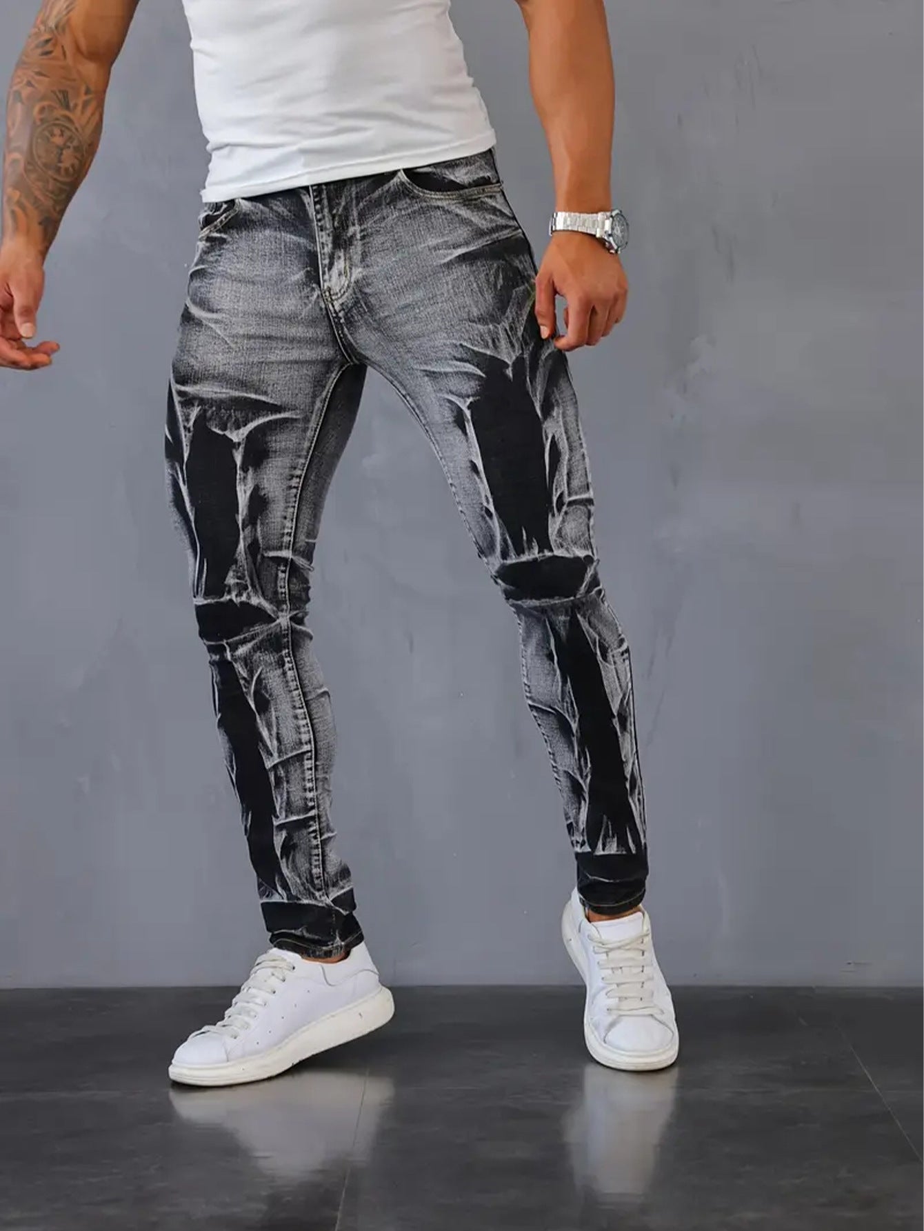 Stylish, Slim-fit Mens Trousers With An Irregular Floral Print Design Secondary image